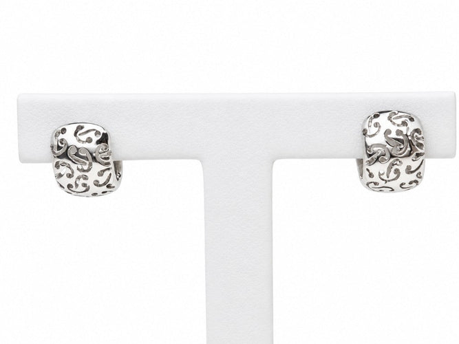 Boucles d'oreilles Poiray - Boucles d’oreilles vintage en or blanc 18 carats, monogramme ajouré 58 Facettes 33876