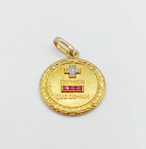 Pendentif Augis - Pendentif médaille d’amour 23 mm en or 18k, diamant et rubis 58 Facettes A07925