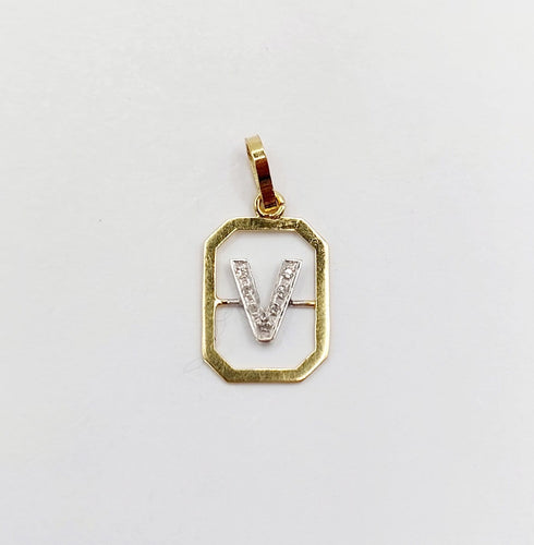 Pendentif Pendentif vintage en or 18k, lettre V et petits diamants 58 Facettes A07938