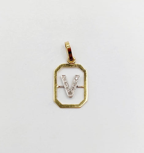 Pendentif Pendentif vintage en or 18k, lettre V et petits diamants 58 Facettes A07938