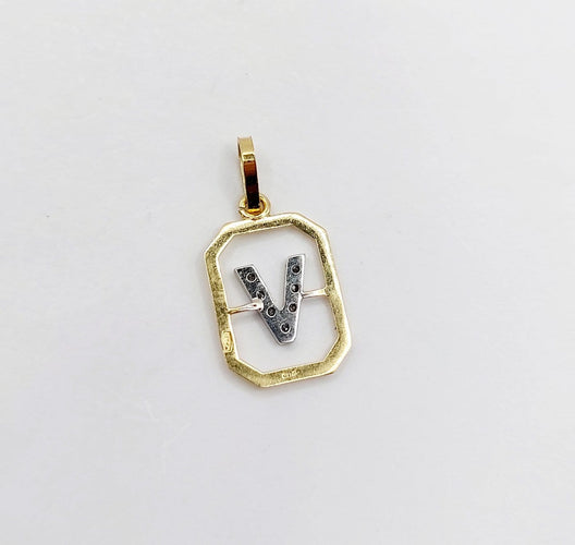 Pendentif Pendentif vintage en or 18k, lettre V et petits diamants 58 Facettes A07938