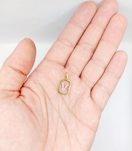 Pendentif Pendentif vintage en or 18k, lettre V et petits diamants 58 Facettes A07938