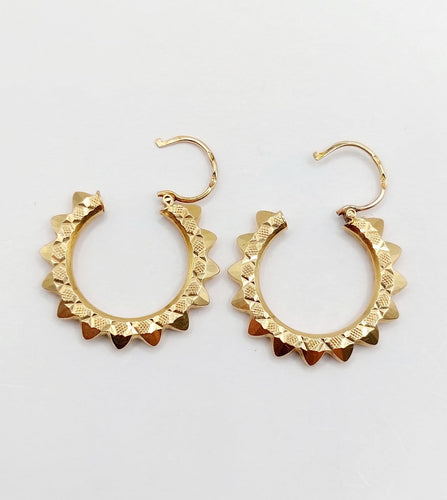 Boucles d'oreilles Créoles vintage en or rose 18k à motifs géométriques ciselés 58 Facettes A07942