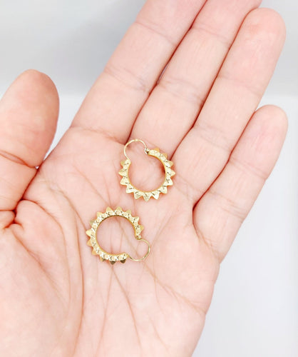 Boucles d'oreilles Créoles vintage en or rose 18k à motifs géométriques ciselés 58 Facettes A07942