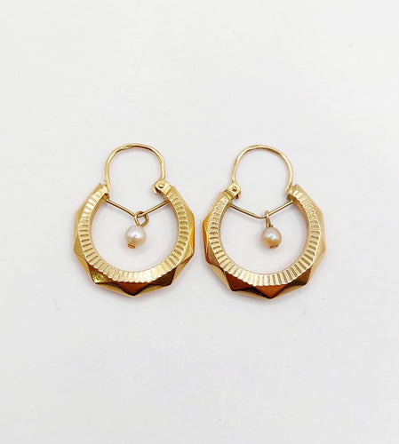 Boucles d'oreilles Créoles Art déco en or rose 18k, perle et motifs géométriques, vers 1940 58 Facettes A07943