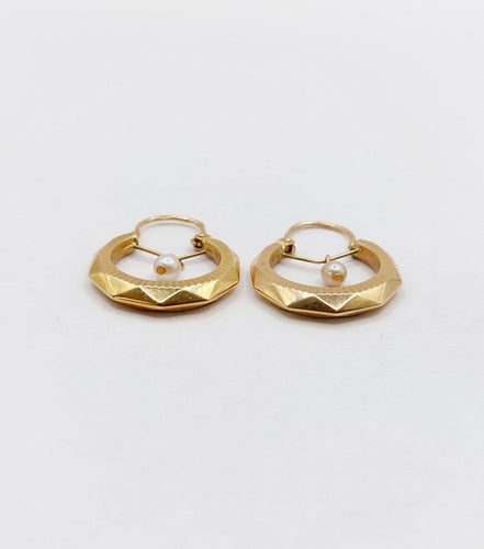 Boucles d'oreilles Créoles Art déco en or rose 18k, perle et motifs géométriques, vers 1940 58 Facettes A07943
