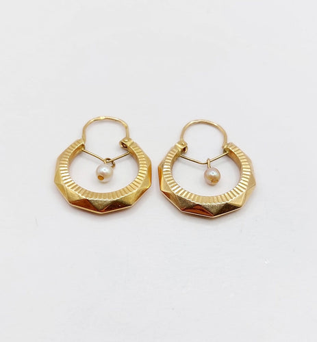 Boucles d'oreilles Créoles Art déco en or rose 18k, perle et motifs géométriques, vers 1940 58 Facettes A07943