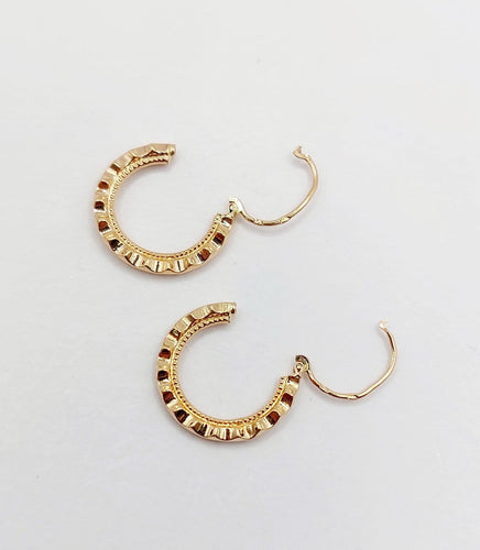 Boucles d'oreilles Créoles vintage en or rose 18k à motifs géométriques 58 Facettes A07944