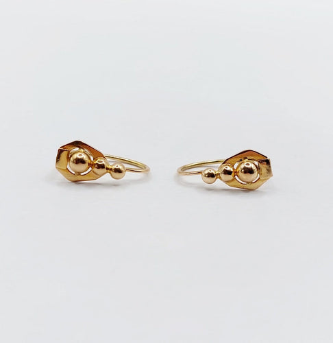 Boucles d'oreilles Boucles d’oreilles dormeuses anciennes en or 18k, décor géométrique, vers 1920 58 Facettes A07947