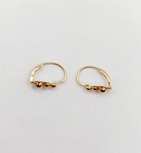 Boucles d'oreilles Boucles d’oreilles dormeuses anciennes en or 18k, décor géométrique, vers 1920 58 Facettes A07947