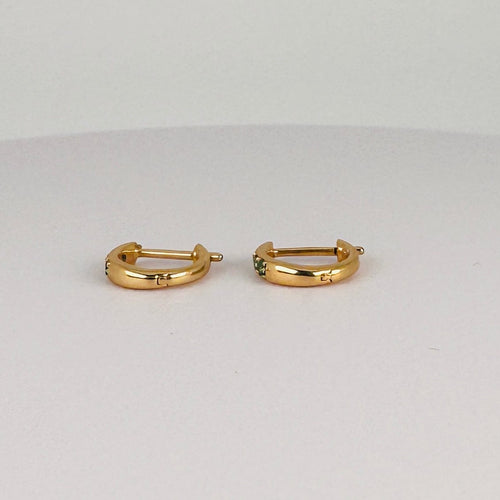 Boucles d'oreilles Boucles d’oreilles créoles en or jaune 14 ct et émeraudes 58 Facettes 2606041