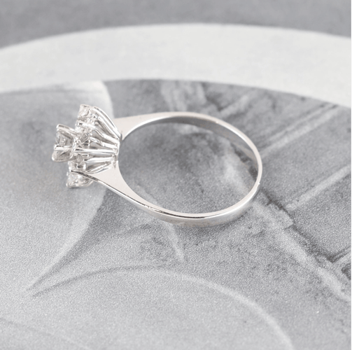 Bague 57 Bague rosette vintage en or blanc 18k avec diamants, 0,35 ct 58 Facettes 131172