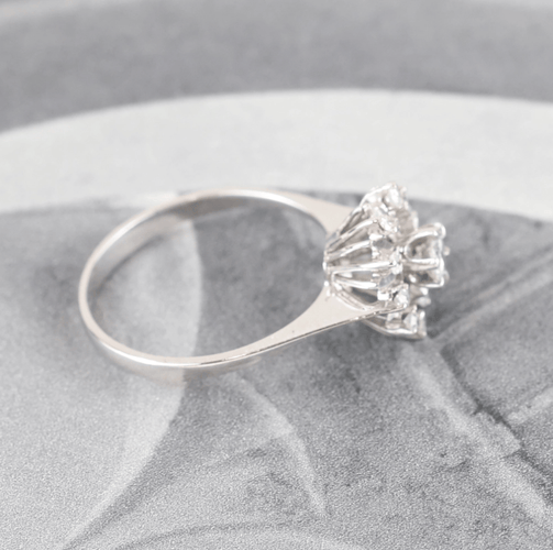 Bague 57 Bague rosette vintage en or blanc 18k avec diamants, 0,35 ct 58 Facettes 131172