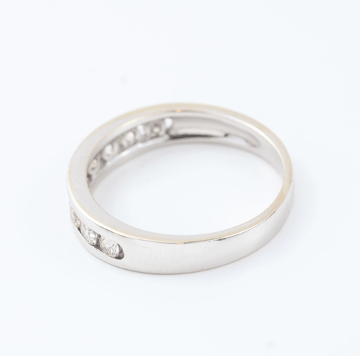Bague 56 Demi-alliance en or blanc 18K et diamants, 0,45 ct 58 Facettes 130023