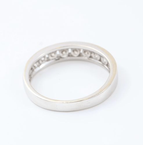 Bague 56 Demi-alliance en or blanc 18K et diamants, 0,45 ct 58 Facettes 130023
