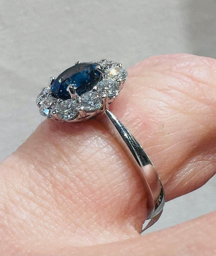 Bague 53 Bague Pompadour - Or blanc 18 carats, saphir bleu roi 1,29 ct et diamants 58 Facettes 8037 A