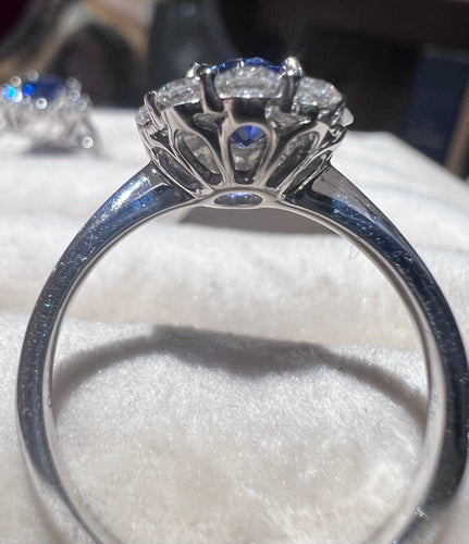 Bague 53 Bague Pompadour - Or blanc 18 carats, saphir bleu roi 1,29 ct et diamants 58 Facettes 8037 A