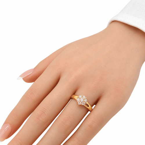 Bague 55 Bague marguerite ancienne en or jaune 18 carats avec diamants 58 Facettes Bague Marguerite Ancienne en Or Jaune 18 Carats et Diamants