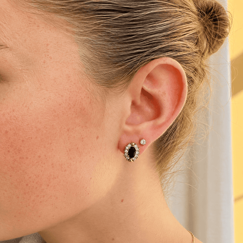 Boucles d'oreilles Boucles d’oreilles puces en or jaune 14k, saphirs bleus et diamants 58 Facettes 2609004