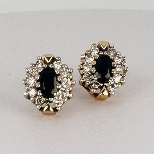 Boucles d'oreilles Boucles d’oreilles puces en or jaune 14k, saphirs bleus et diamants 58 Facettes 2609004