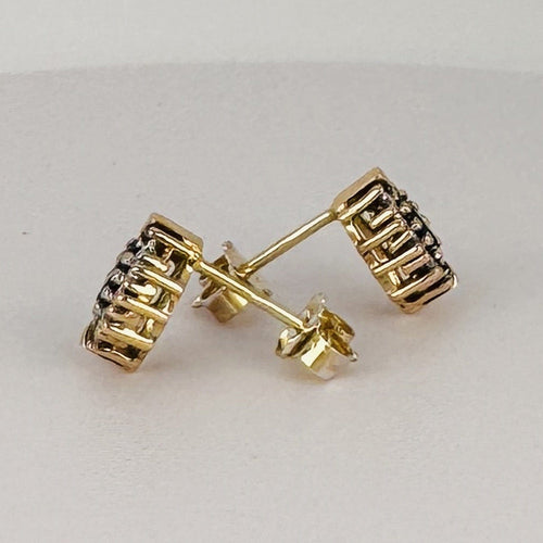 Boucles d'oreilles Boucles d’oreilles puces en or jaune 14k, saphirs bleus et diamants 58 Facettes 2609004