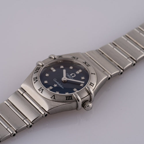 Montre Omega Constellation - Montre femme à quartz, acier, cadran bleu, réf. 1563.86.00 58 Facettes TOT-12001