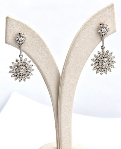 Boucles d'oreilles Étoiles des neiges - Boucles d’oreilles pendantes en or blanc et diamants naturels 58 Facettes 91089