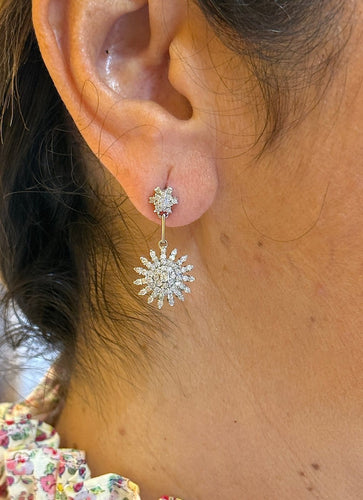 Boucles d'oreilles Étoiles des neiges - Boucles d’oreilles pendantes en or blanc et diamants naturels 58 Facettes 91089