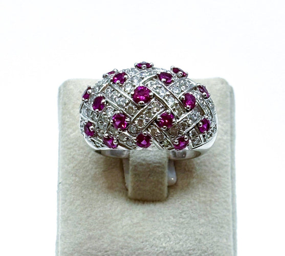 Bague 54 Bague boule en or blanc, rubis et diamants 58 Facettes 325/141