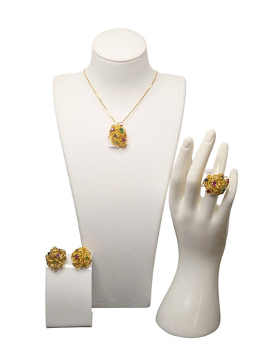 Boucles d'oreilles Luxembourg Creation - Ensemble de bijoux en or jaune 18 carats, émeraudes, saphirs et diamants 58 Facettes PA1525