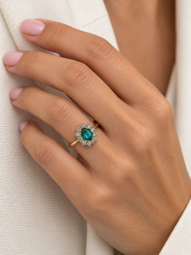 Bague 64 Bague cocktail italienne certifiée IGI en or jaune 18 carats, émeraude et diamants 58 Facettes A2118