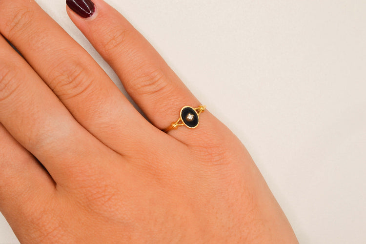 Bague Bague ovale en or jaune 18 carats, onyx et diamant 58 Facettes 4207