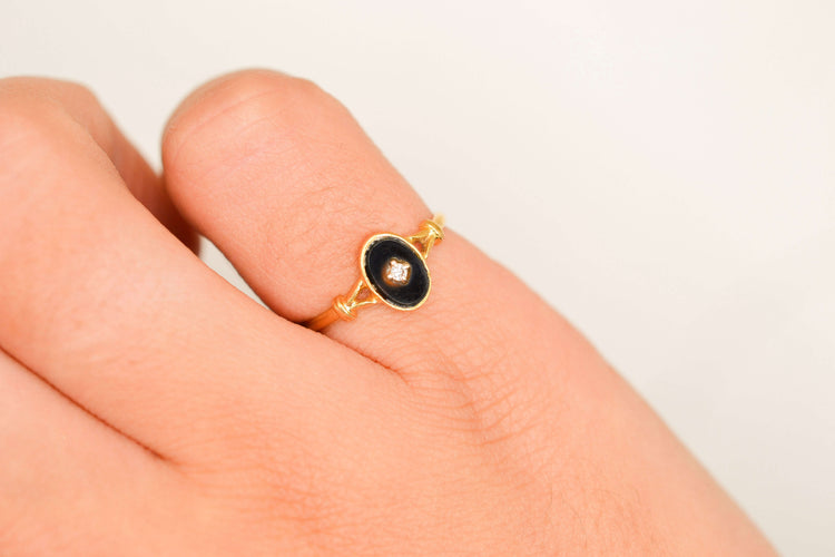 Bague Bague ovale en or jaune 18 carats, onyx et diamant 58 Facettes 4207