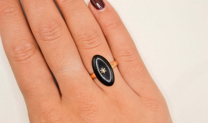 Bague 55 Bague mandorle en or rose 18 carats, onyx et diamant 58 Facettes 4213