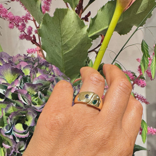 Bague 55 Bague gypsy en or jaune 18k avec diamants, saphir et émeraude 58 Facettes 3BB26FBE763F498AAF5F6762A0B029DA