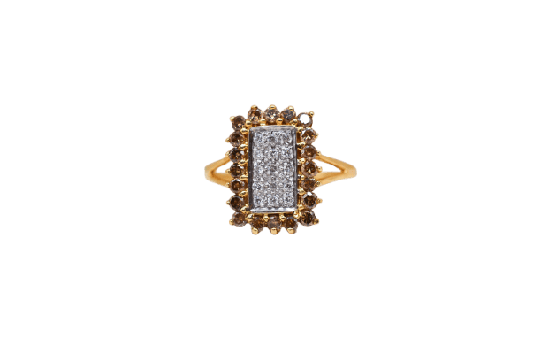 Bague 55 Bague rectangulaire en or jaune 18 carats, diamants blancs et champagne 58 Facettes 4226