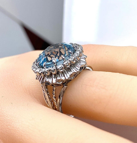Bague 53 Bague en or blanc 18 carats, aigue-marine et diamants 58 Facettes AB754