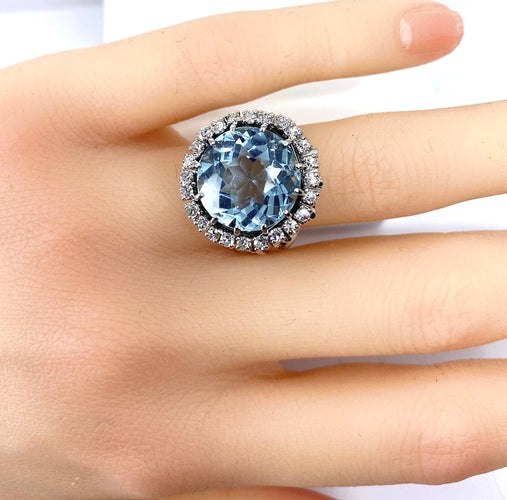 Bague 53 Bague en or blanc 18 carats, aigue-marine et diamants 58 Facettes AB754