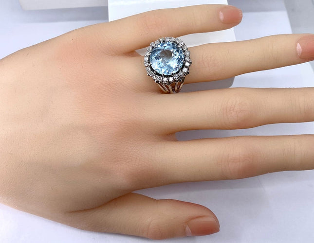 Bague 53 Bague en or blanc 18 carats, aigue-marine et diamants 58 Facettes AB754