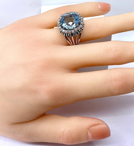 Bague 53 Bague en or blanc 18 carats, aigue-marine et diamants 58 Facettes AB754