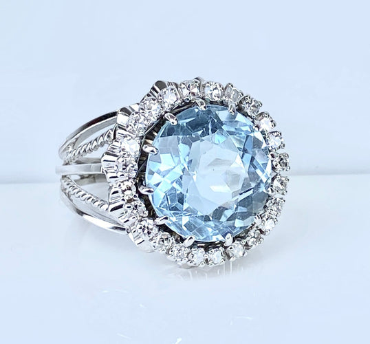 Bague 53 Bague en or blanc 18 carats, aigue-marine et diamants 58 Facettes AB754