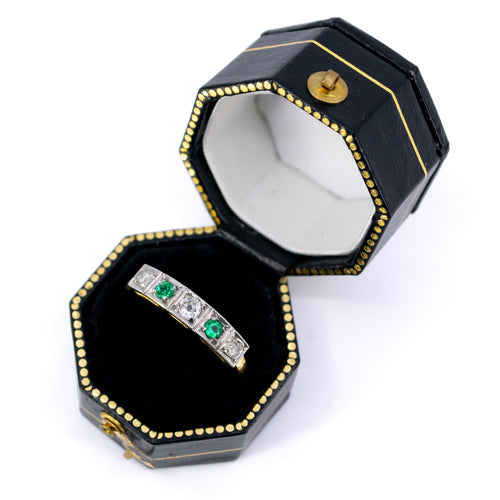 Bague 54 Bague Art déco en or jaune et blanc 14k, diamants et émeraudes 58 Facettes D5D86F8550D1421C80BB3903C8563CE7
