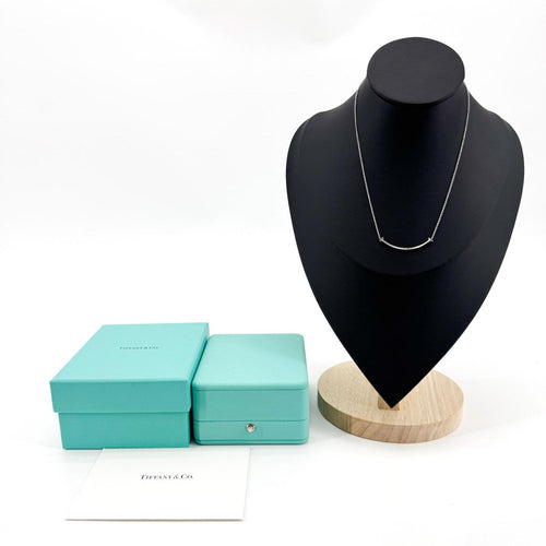 Pendentif Tiffany & Co. - Pendentif T Smile en or blanc 18k et diamants 58 Facettes seygarzv4y
