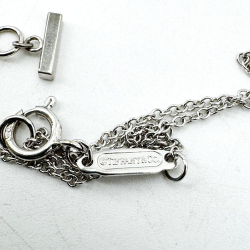 Pendentif Tiffany & Co. - Pendentif T Smile en or blanc 18k et diamants 58 Facettes seygarzv4y