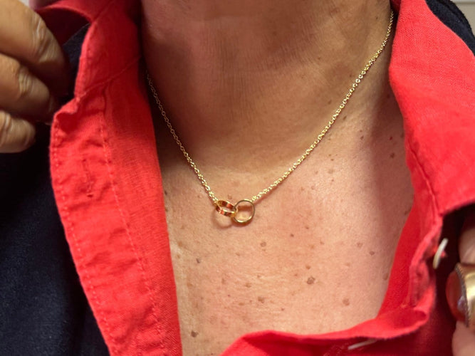 Collier Cartier - Collier LOVE en or jaune 18 carats à deux anneaux entrelacés 58 Facettes UN-1763