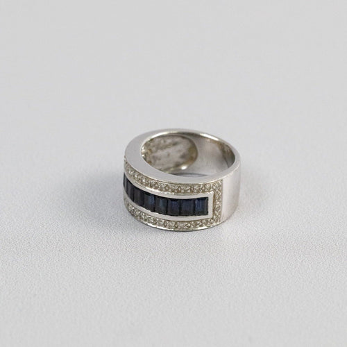 Bague 50 Bague jonc en or blanc 18 carats, saphirs baguette et diamants 58 Facettes
