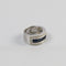 Bague 50 Bague jonc en or blanc 18 carats, saphirs baguette et diamants 58 Facettes