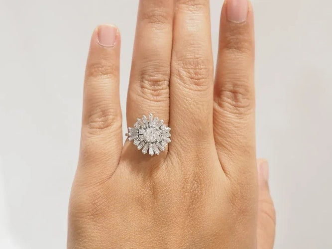 Bague 51 Bague Marguerite Soleil vintage en or blanc 18 carats, diamants 1,70 ct 58 Facettes 32087