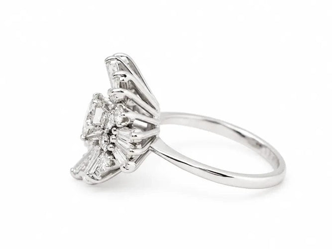 Bague 51 Bague Marguerite Soleil vintage en or blanc 18 carats, diamants 1,70 ct 58 Facettes 32087