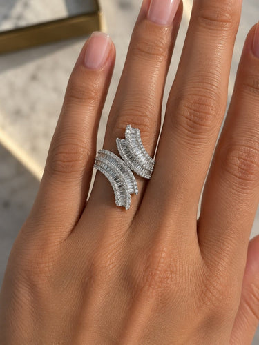 Bague 54 Bague cocktail italienne en or blanc 18 carats sertie de diamants, certifiée HRD 58 Facettes A2121